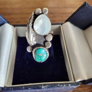 Vintage Navajo Sterling Silver W/ Mother Of Pearl & Turquoise Stones Size 5.75